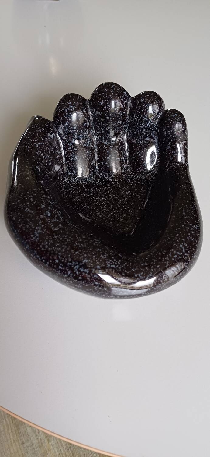 Ceramic hand emptier