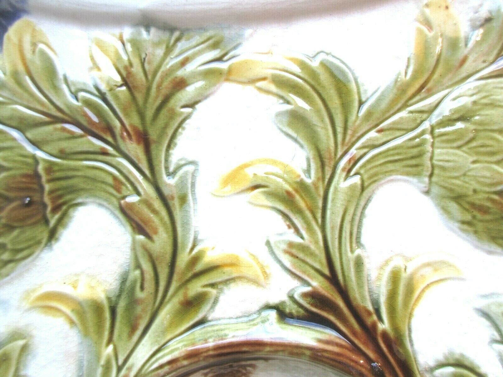 Old dabbling plate with 2 artichokes with leaves and several asparagus