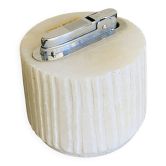 Alabaster stand-up lighter