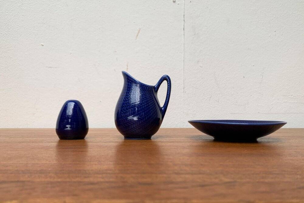 Swedish Salier Mid-Century Bla Eld, Salt Shaker, Milk Jug, Saucer and Plate by Hertha Bengtson for Rörstrand, 1960s, Set of 4