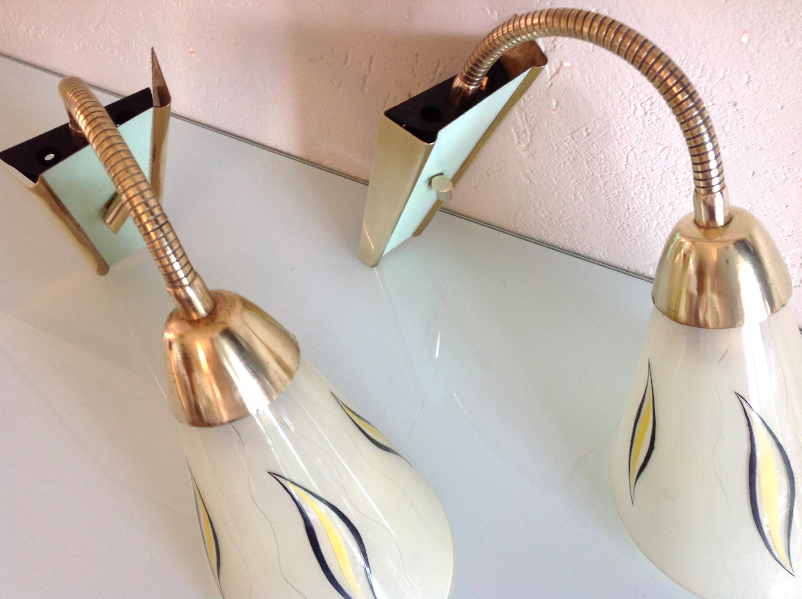 Paire d'appliques  en laiton et verre cornet / vintage années 50-60