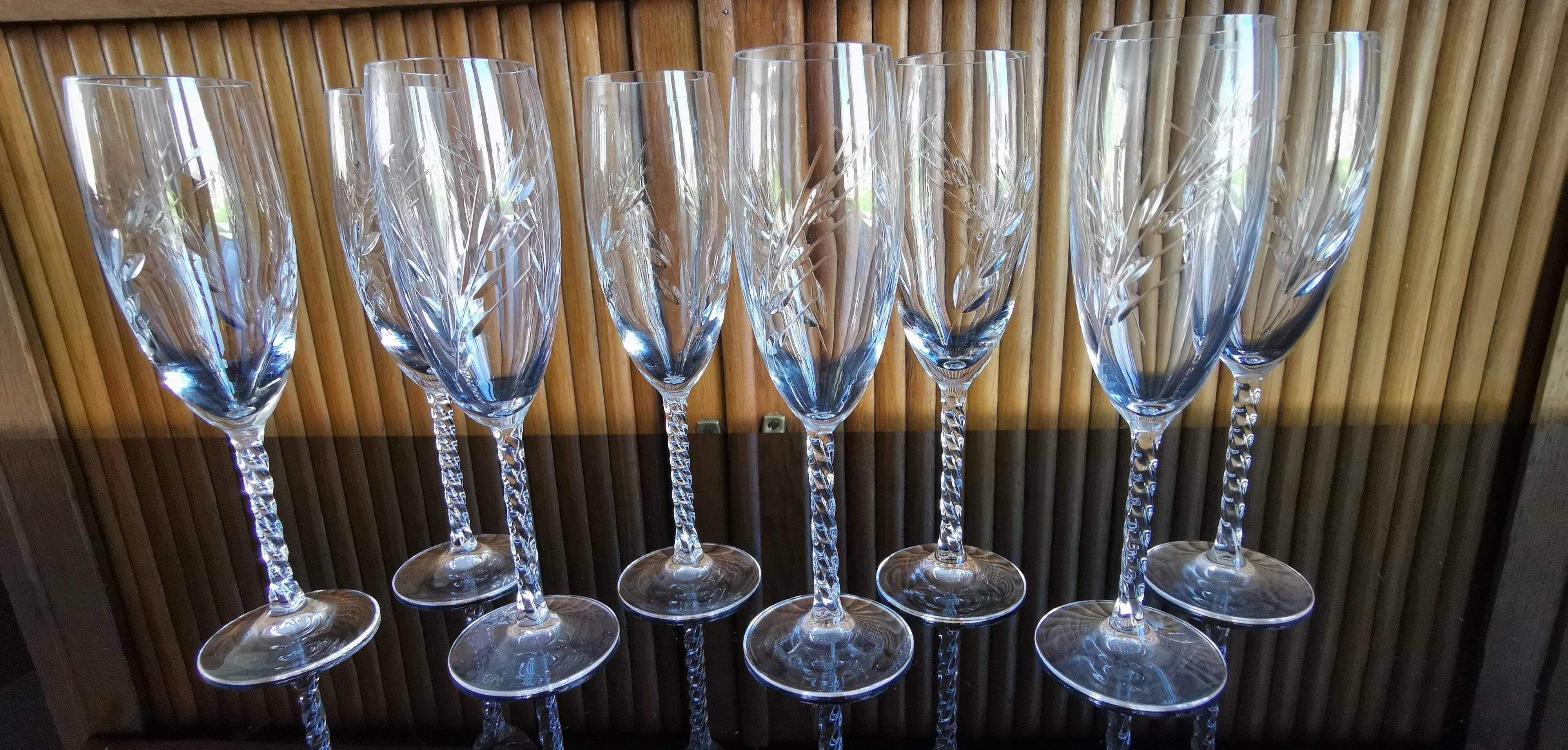 Lot 8 flûtes à champagne cristal taillé pied torsadé epis cristal d'arques