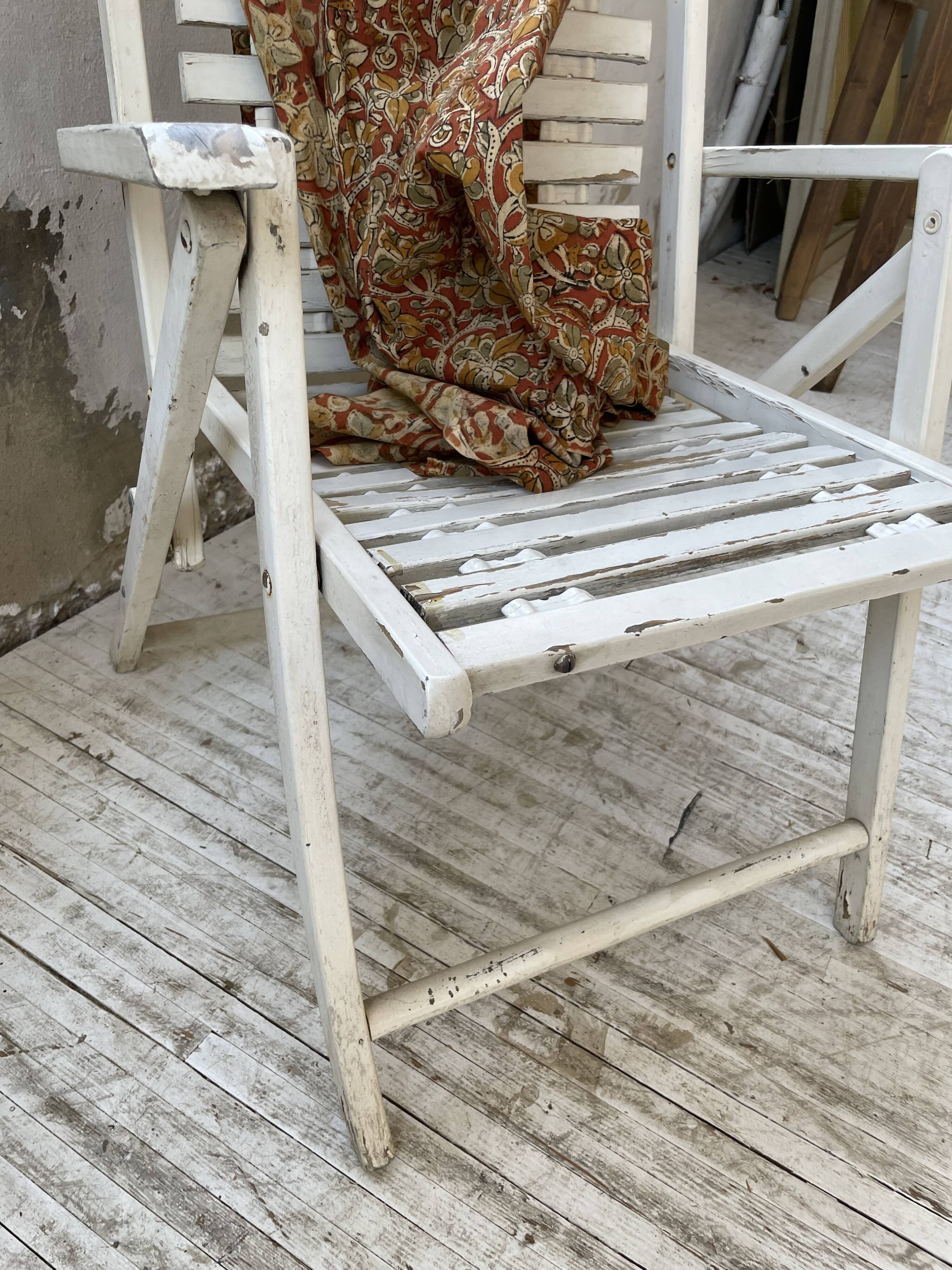 4 white wooden garden chairs