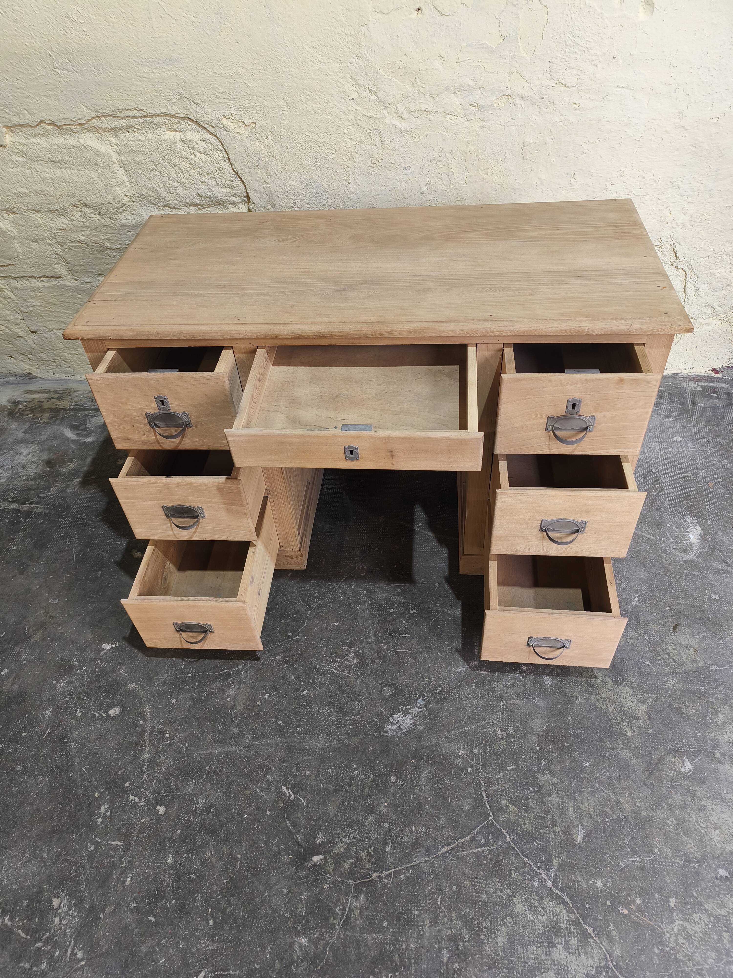 Desk in solid elm with natural airbrushing