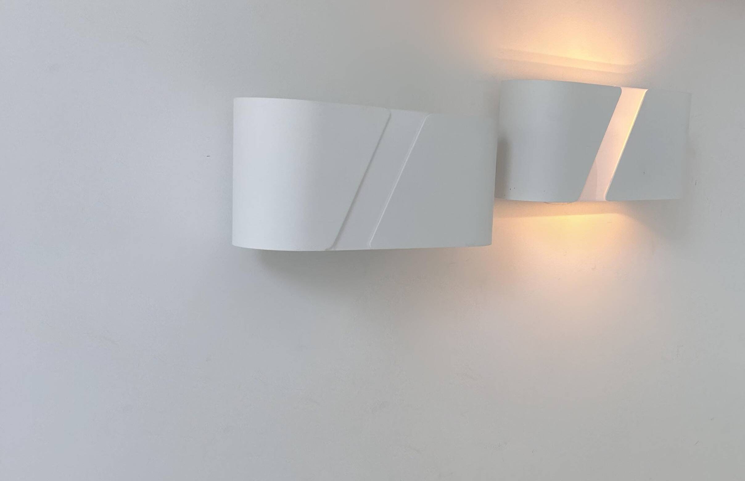 Pair of wall lights in matt white metal and perspex, Holland 1980