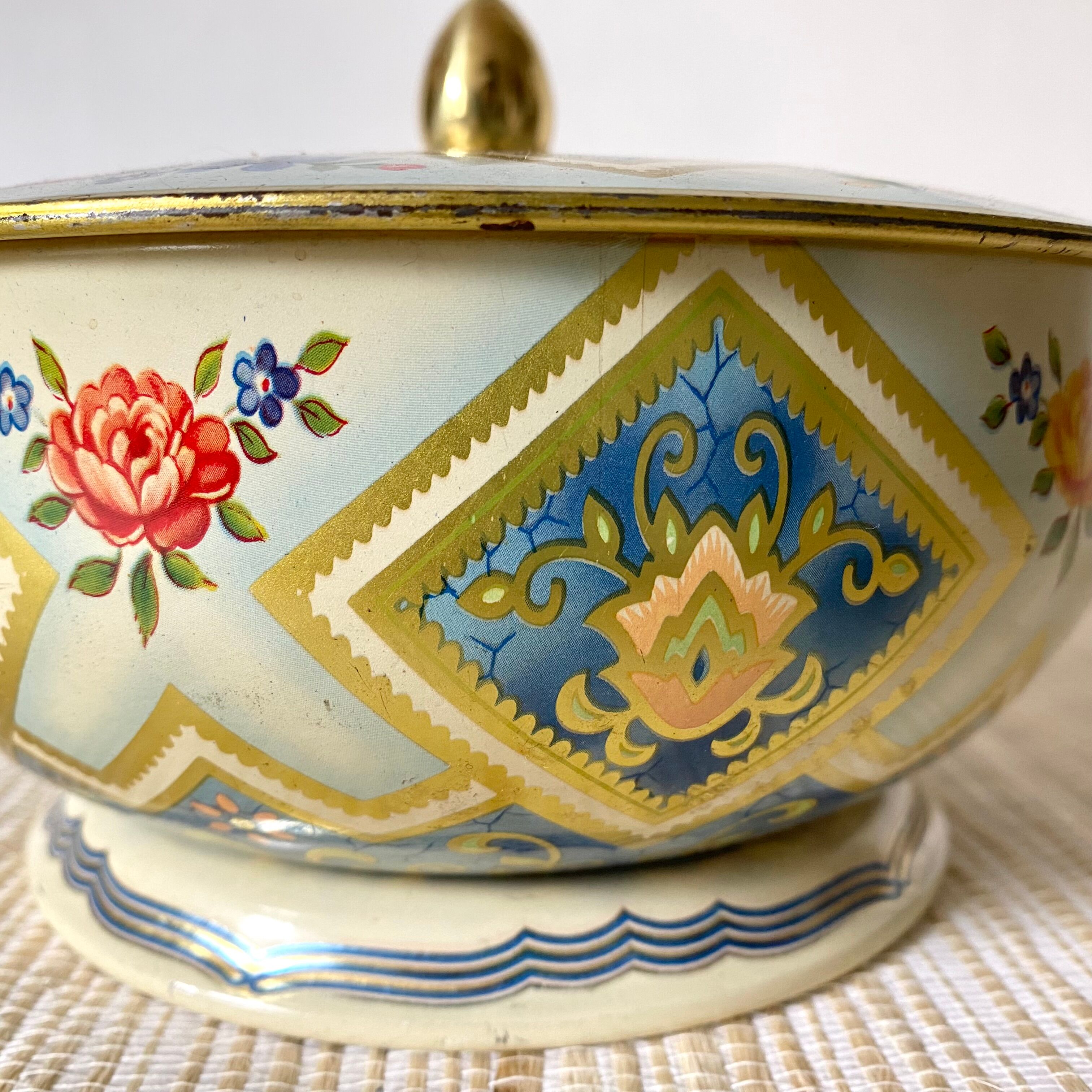 Candy box, metal biscuits 50- 60s