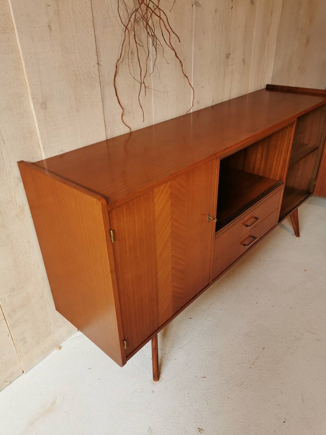 Compass feet sideboard