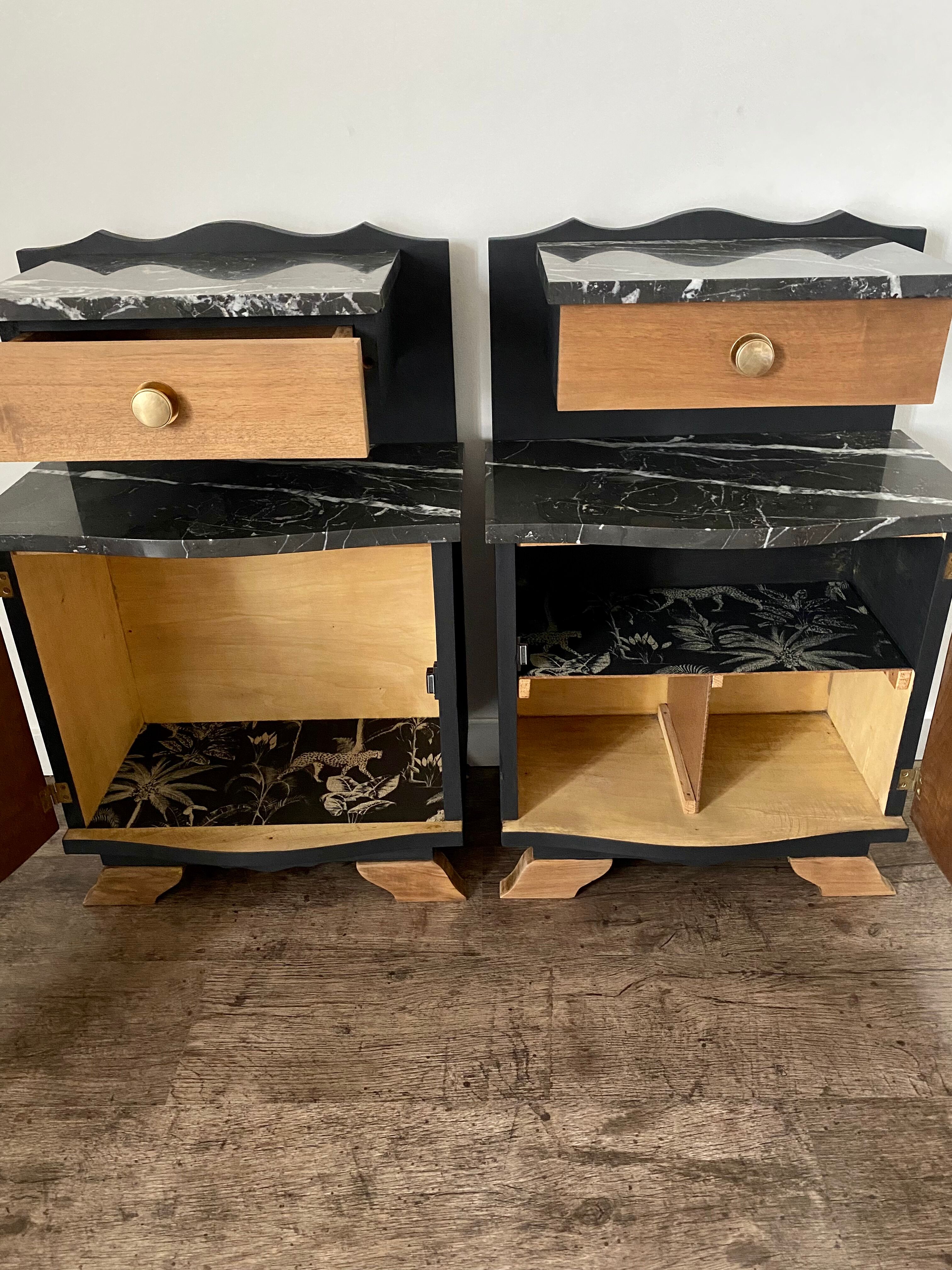 Paire de chevets Art Deco noir et bois