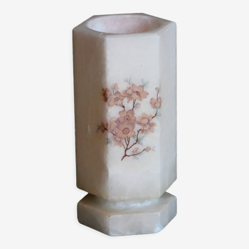 Vase en albâtre rose
