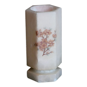 Vase en albâtre rose