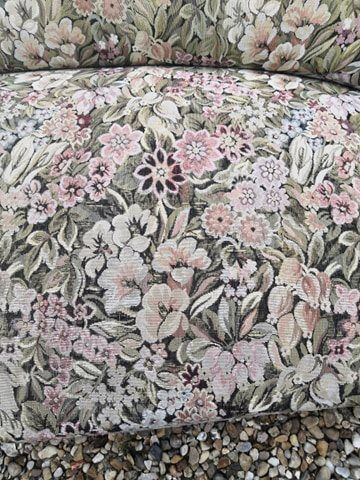 Vintage toad bench sofa with flowers