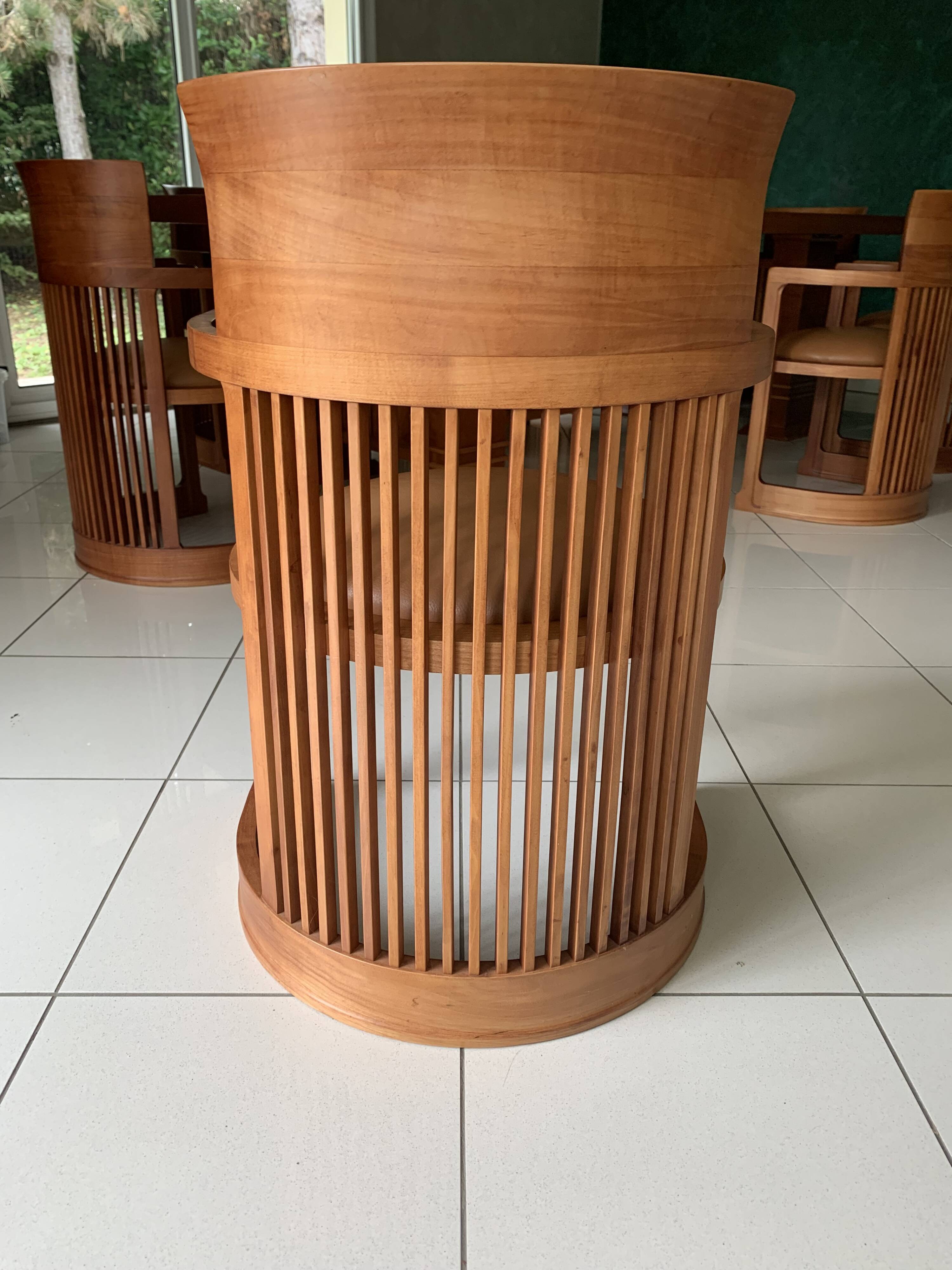 Lot de une table  et 6 fauteuils inspiration Frank Lloyd wright