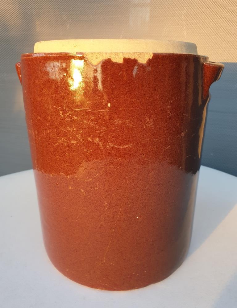 Vintage enamelled stoneware pot