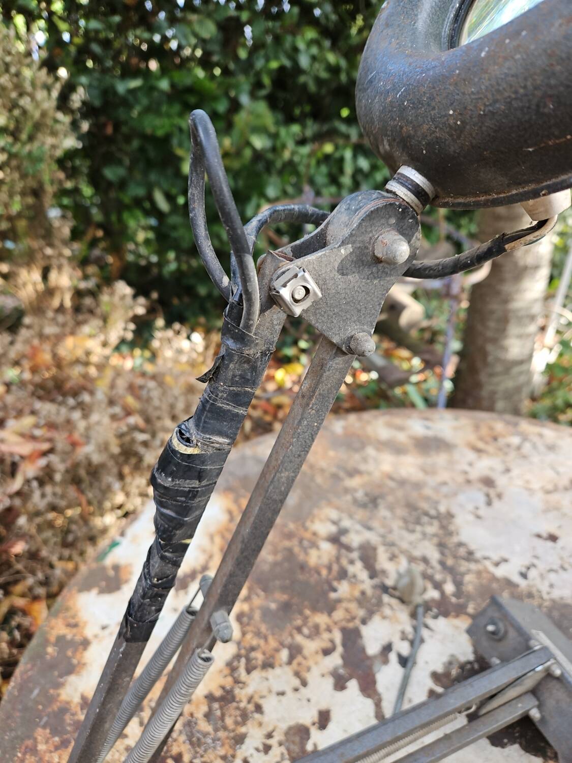 J.TOULEMONDE industrial design workshop magnifying lamp