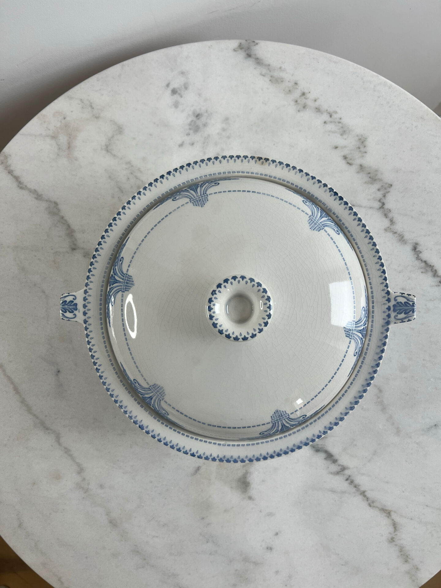 Soup tureen in earthenware Creil and Montereau Labrador pattern