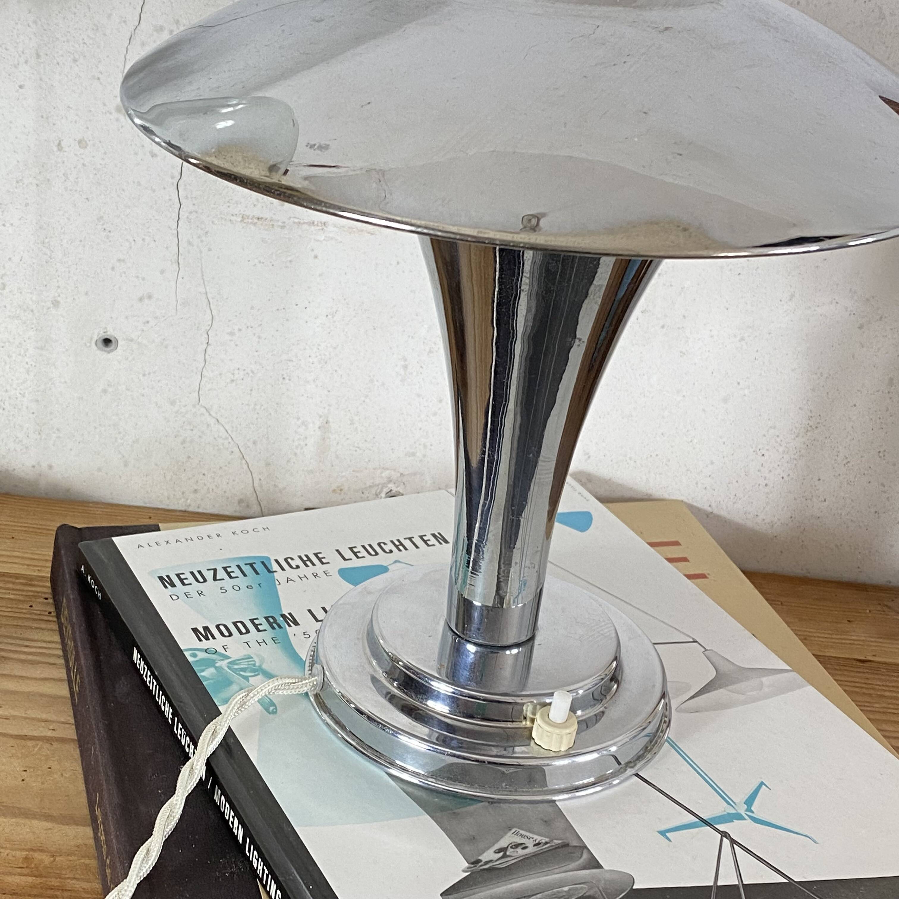 Lampe de bureau en inox ou métal chromé modèle champignon