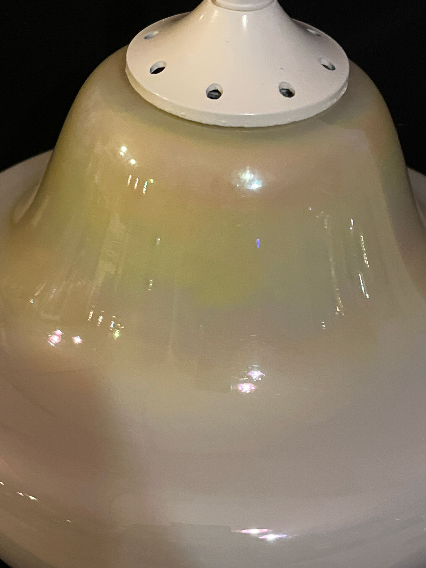 New vintage suspension in iridescent opaline – Attributed to Vianne