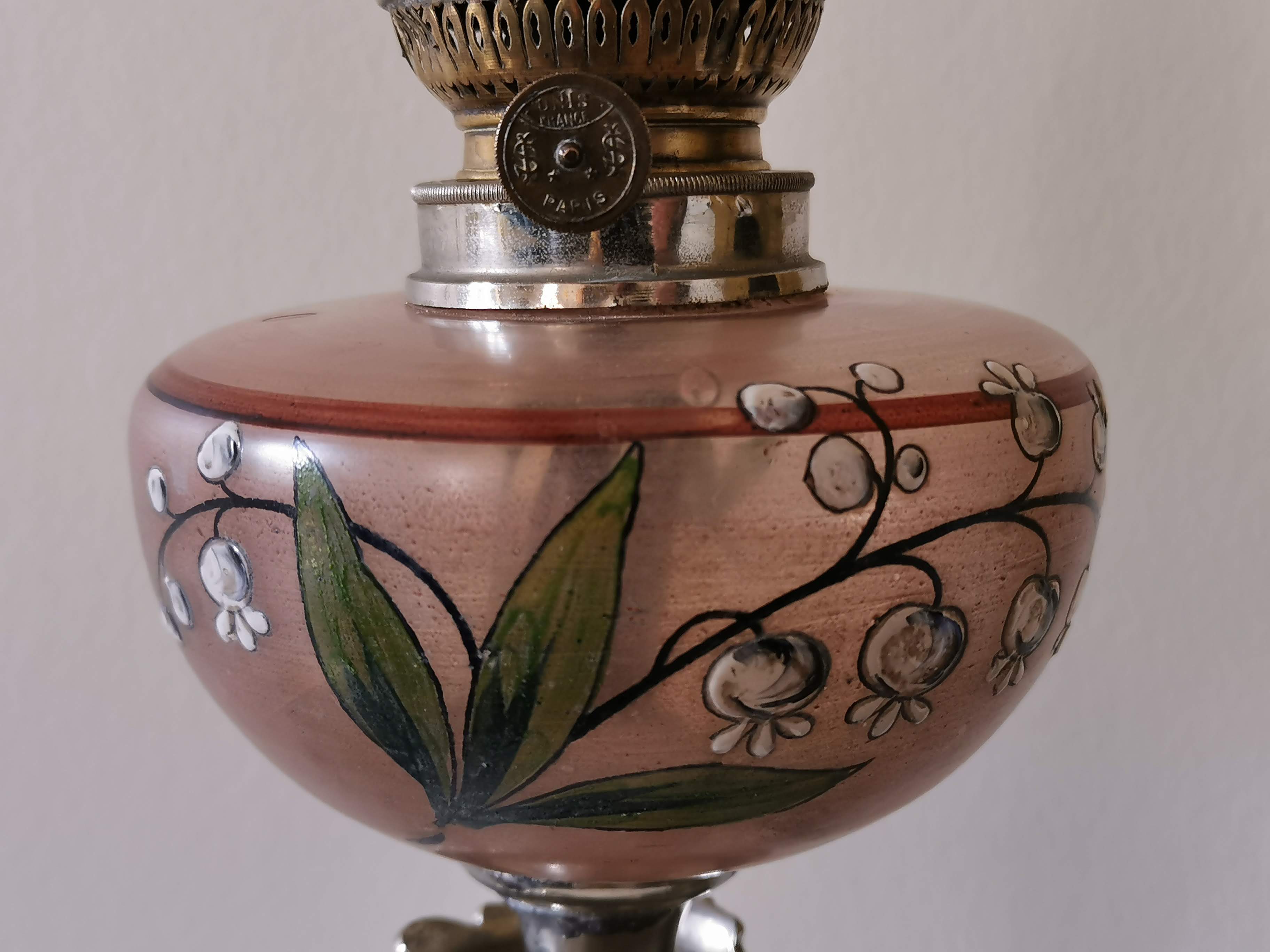 Kerosene lamp late nineteenth century mounted on Corinthian column.
