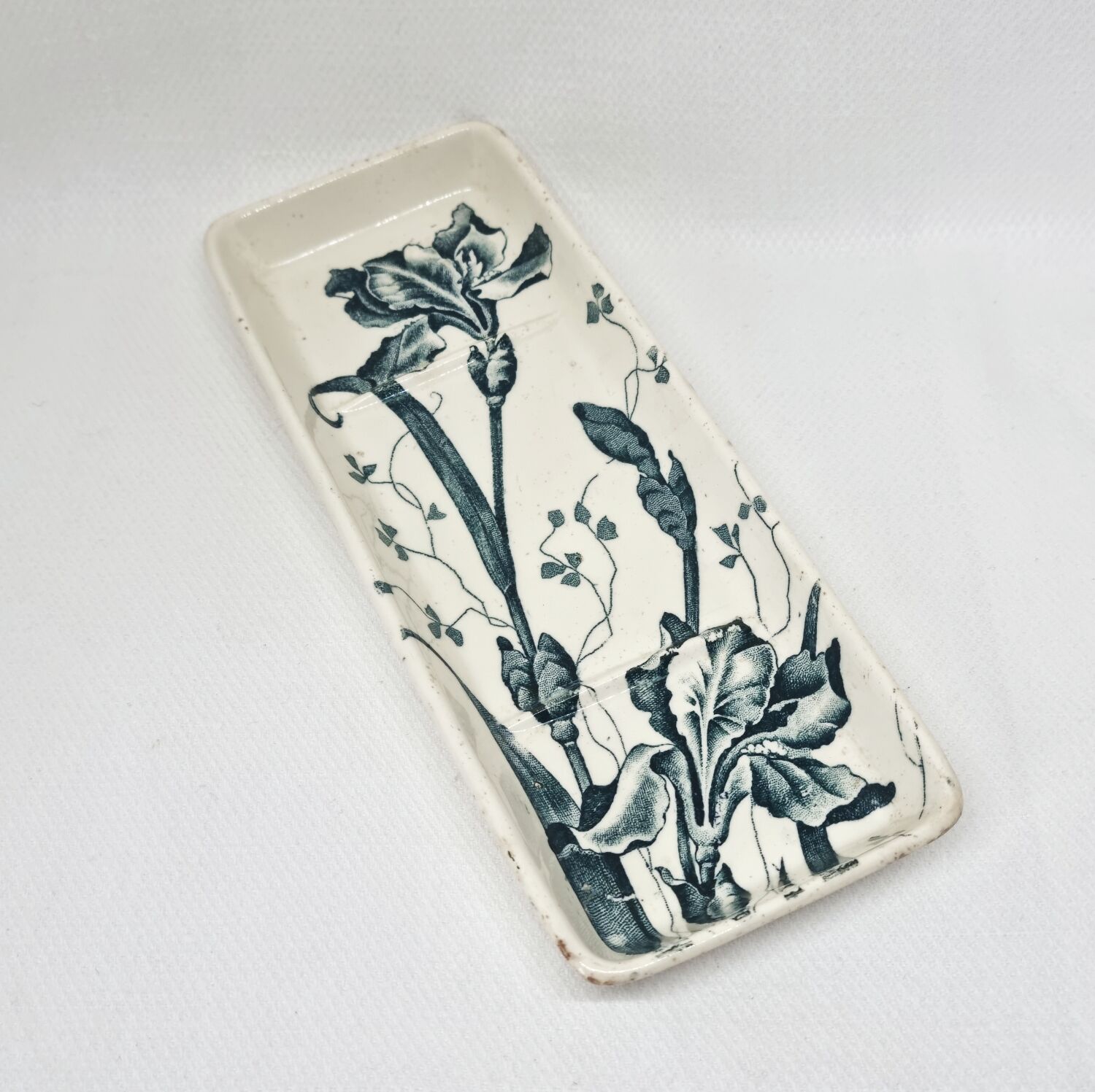 Iron earth toilet accessory