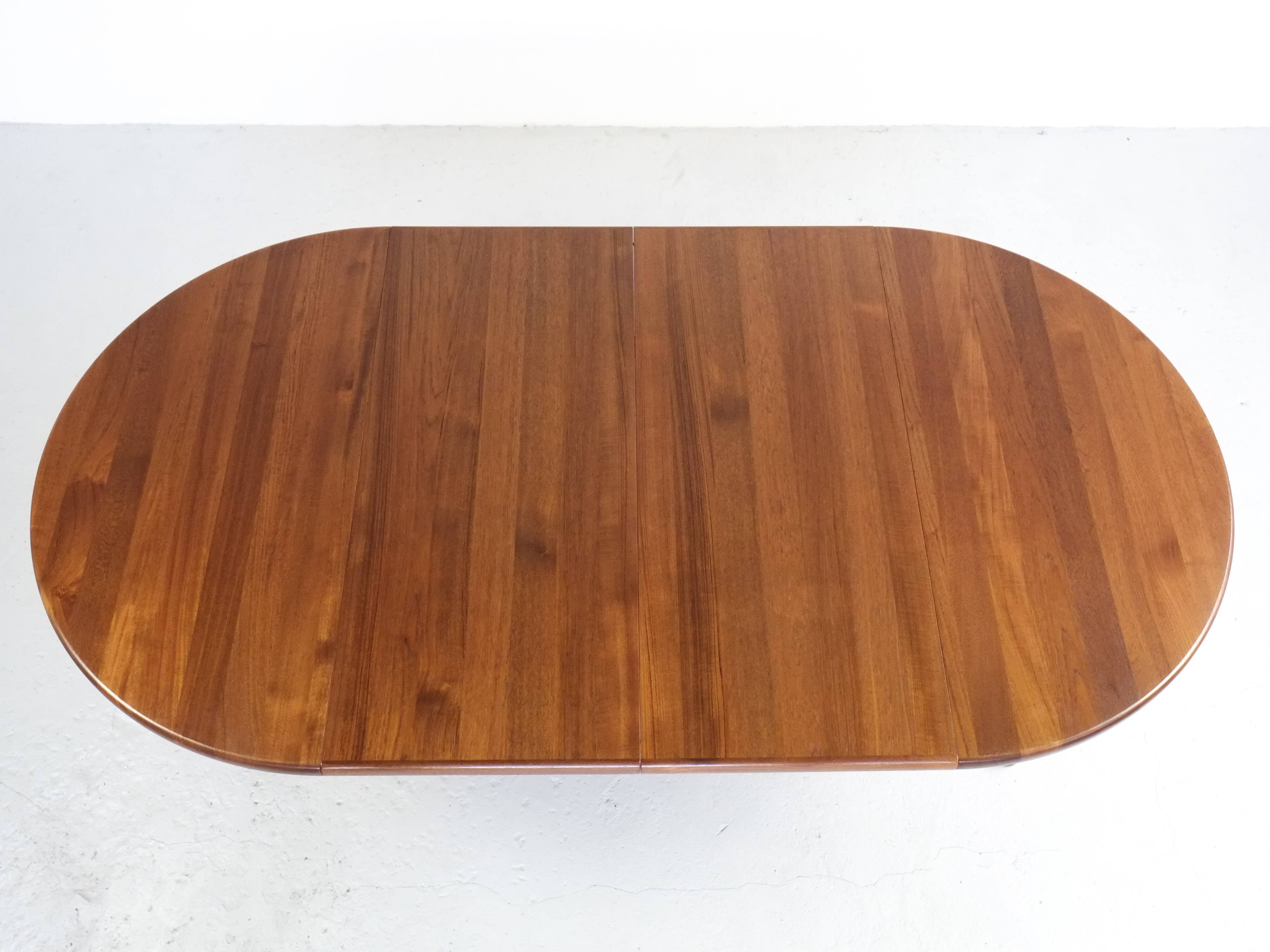 Danish round dining table in teak 1960s
