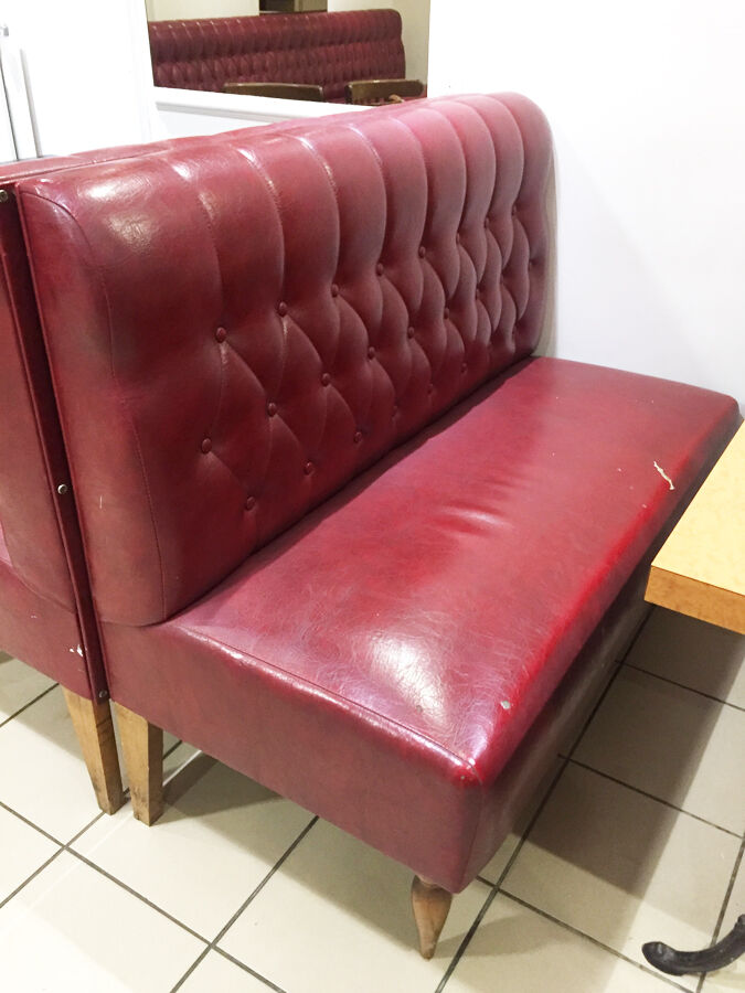 Lot de 2 véritables banquettes bistrot 2 places vintage 1950 | Selency