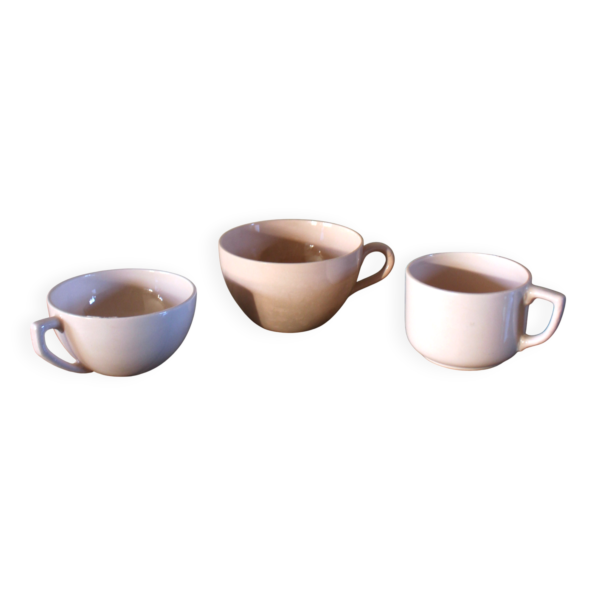 Un lot de 3 tasses Faïence rose Digoin Sarreguemines