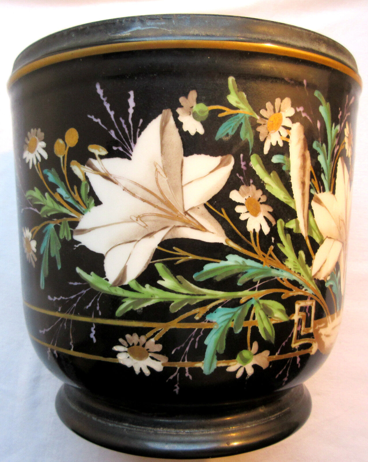 Cache-pot black background, Napoleon III, Paris porcelain: White lilies + Daisies