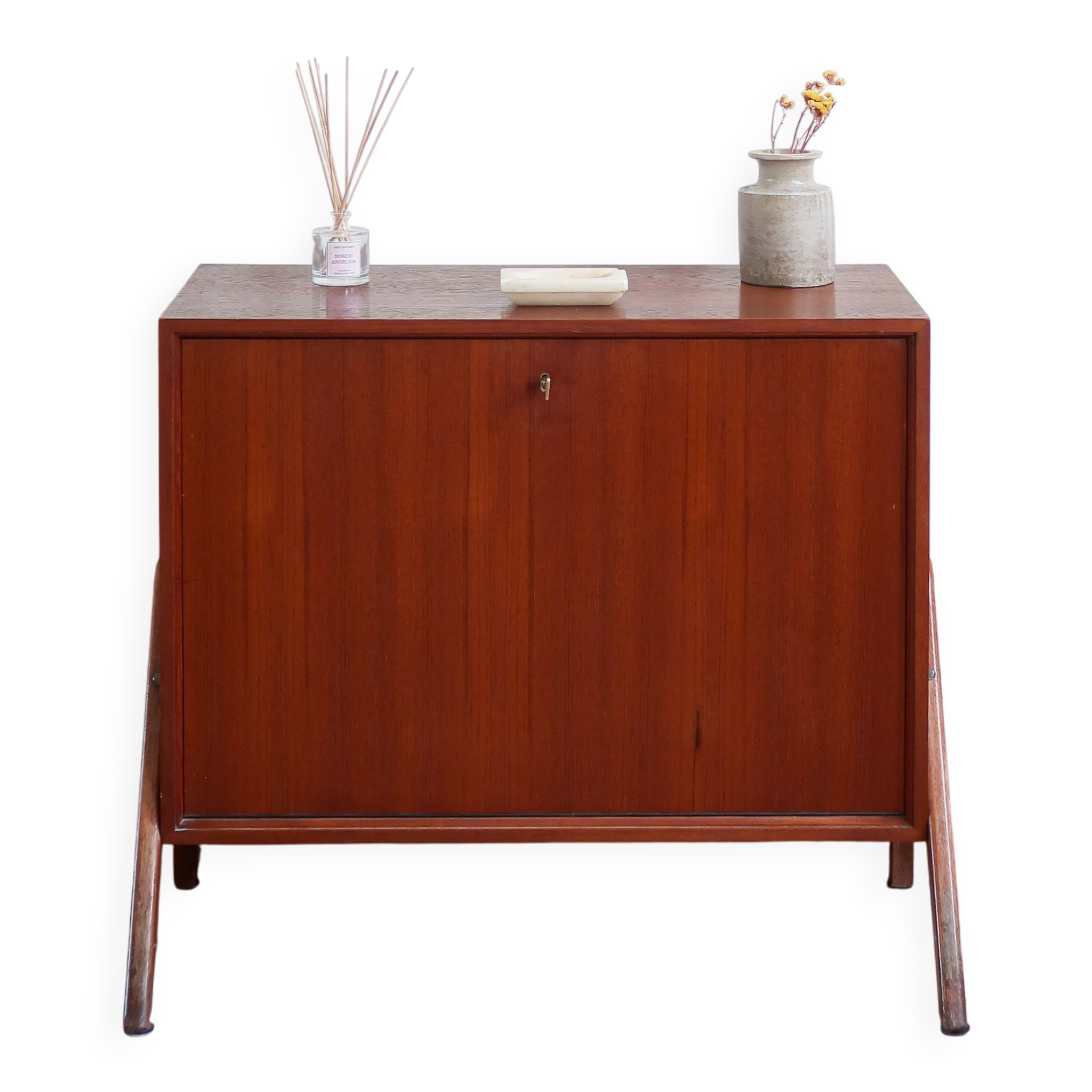 Vintage Scandinavian drop-leaf table in teak wood.