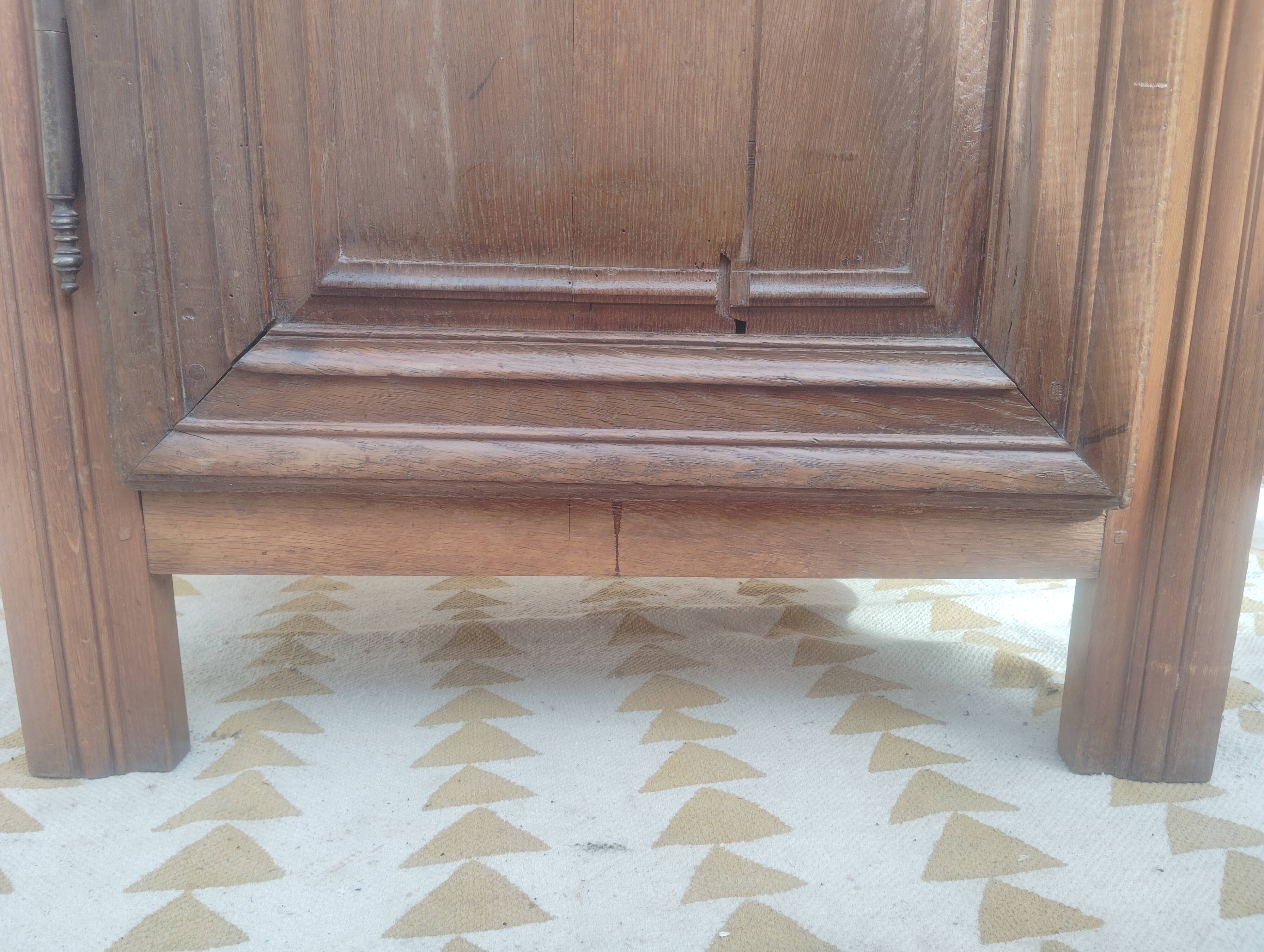 Antique oak bonnetière