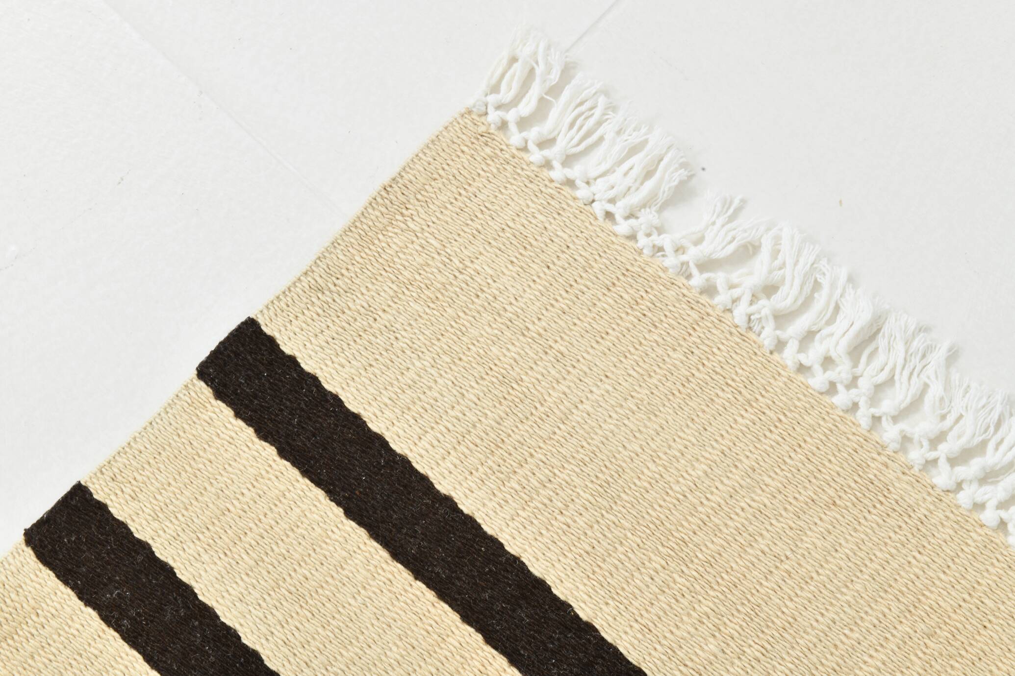 2x9 Handmade Hemp Runner Rug 75x282Cm