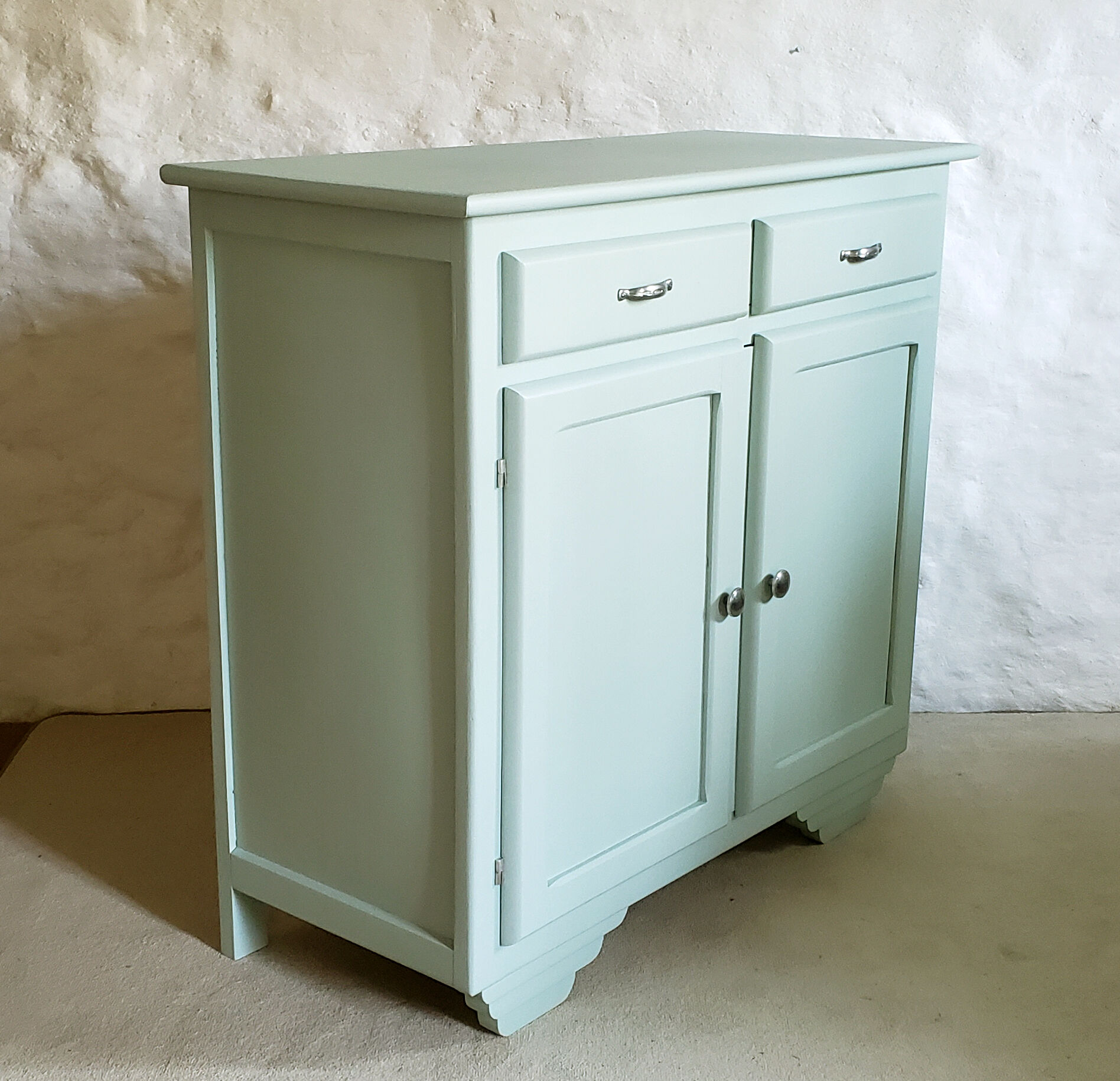 Green art-deco buffet