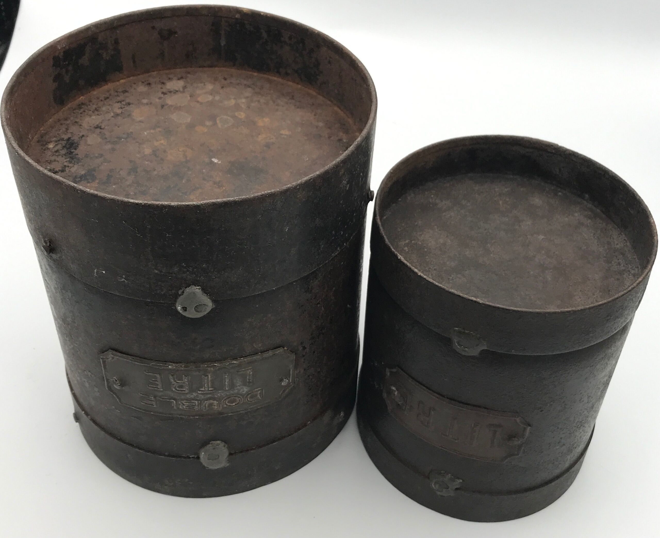 Set of 2 measures or grain pots double liter and liter in iron XlXh