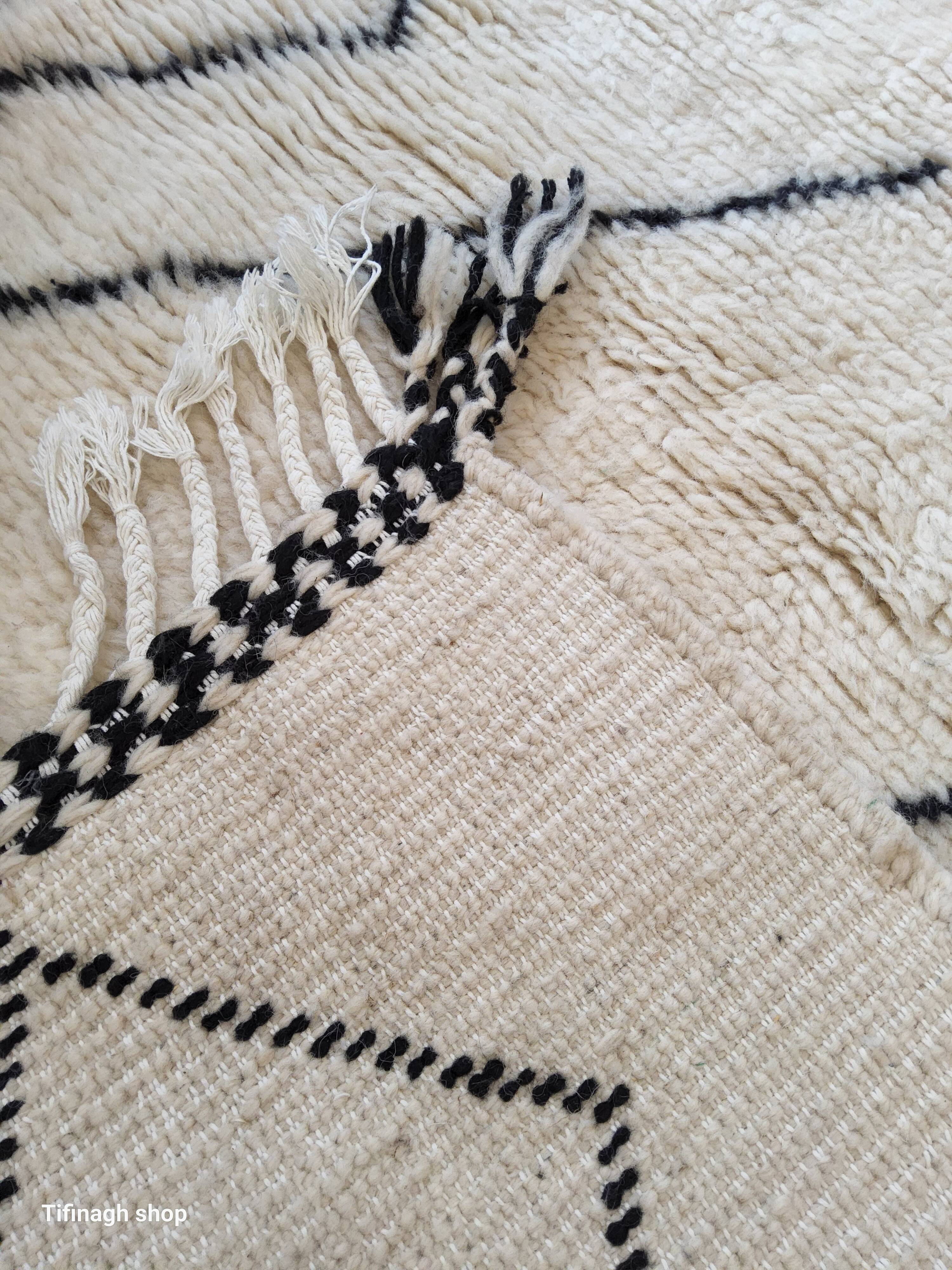 Berber carpet beni ouarain