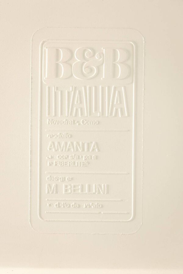 Mario Bellini, pour B&B  Fauteuil chauffeuse Amanta en cuir. Vers 1970