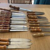 Set of knives with bamboo handles