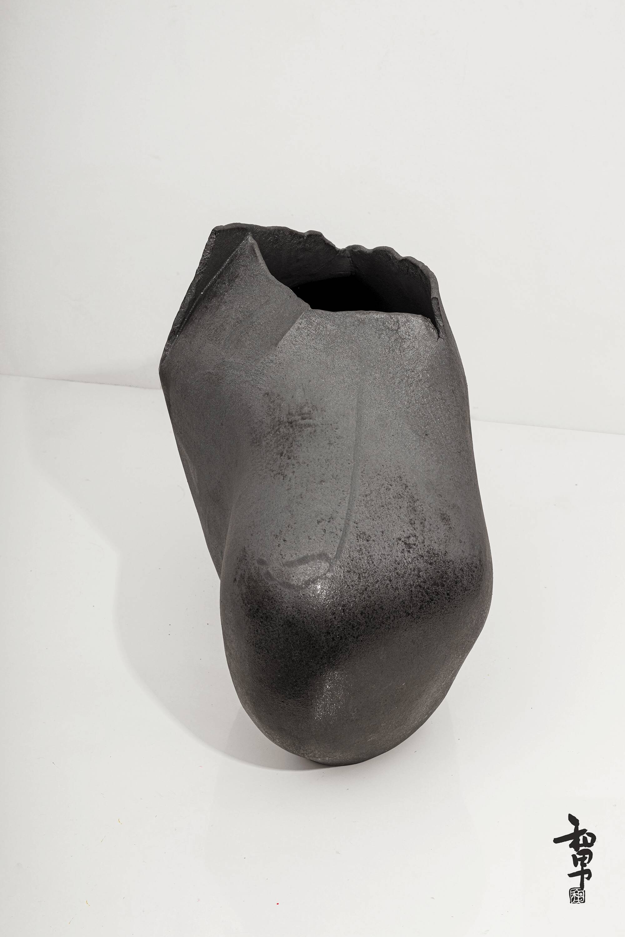 Pottery made by Japanese master potter Kazuo Takiguchi.