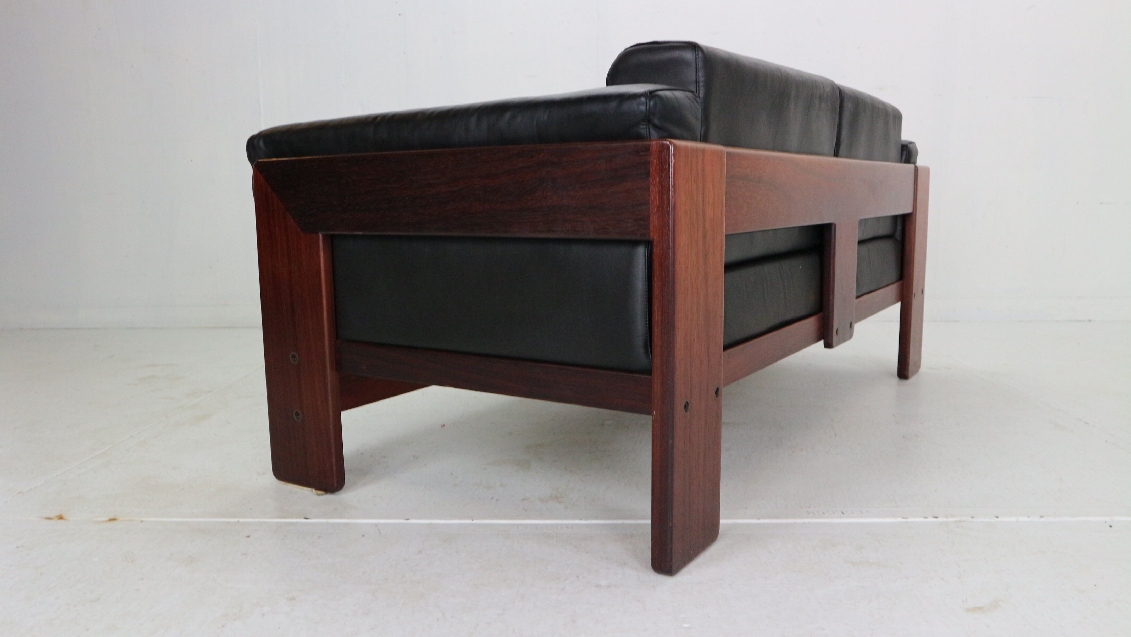 Tobia Scarpa black leather "Bastiano" 2-seater sofa for Knoll, 1960s, Italy
