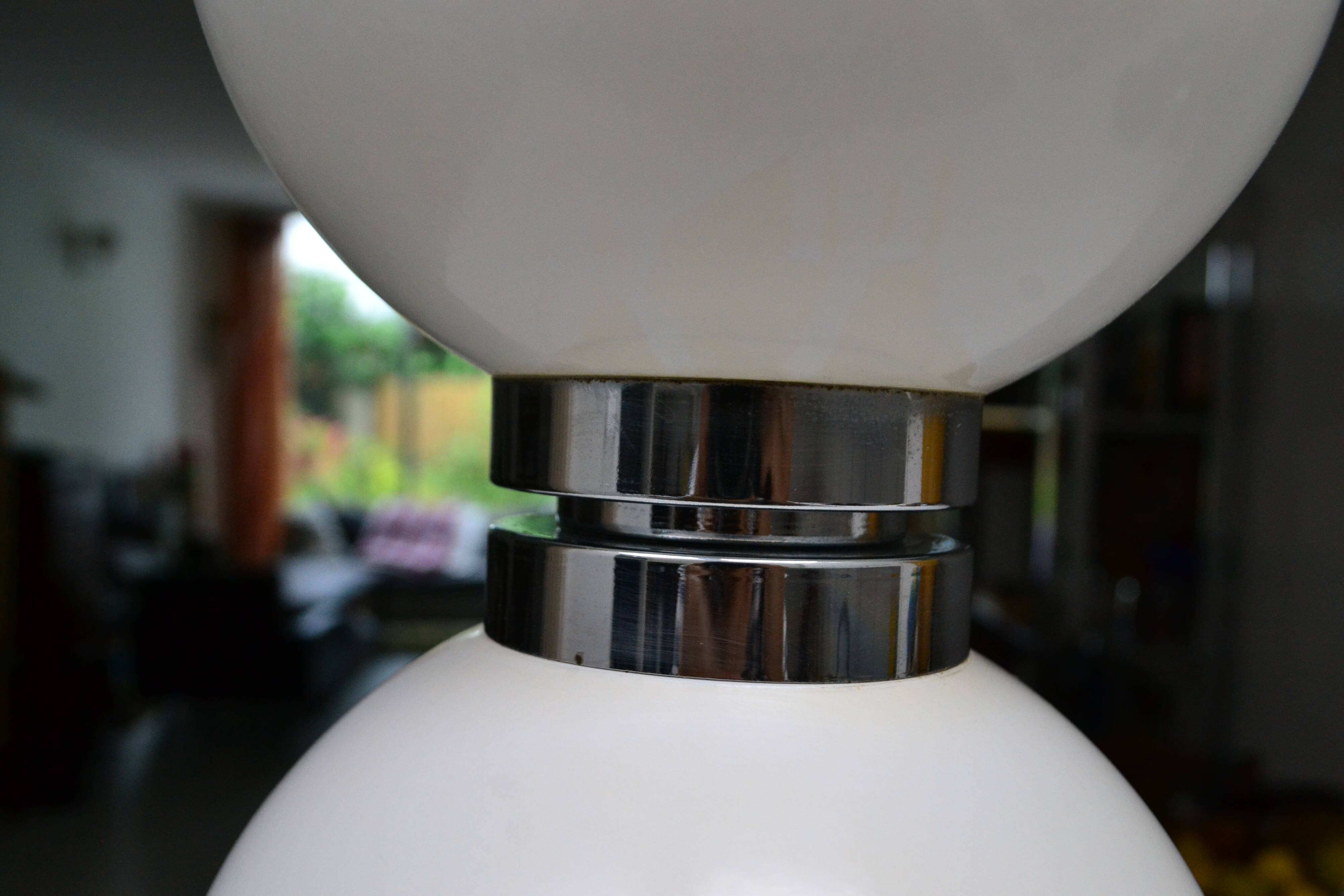 Delmas lamp base in white metal and chrome from the 70s