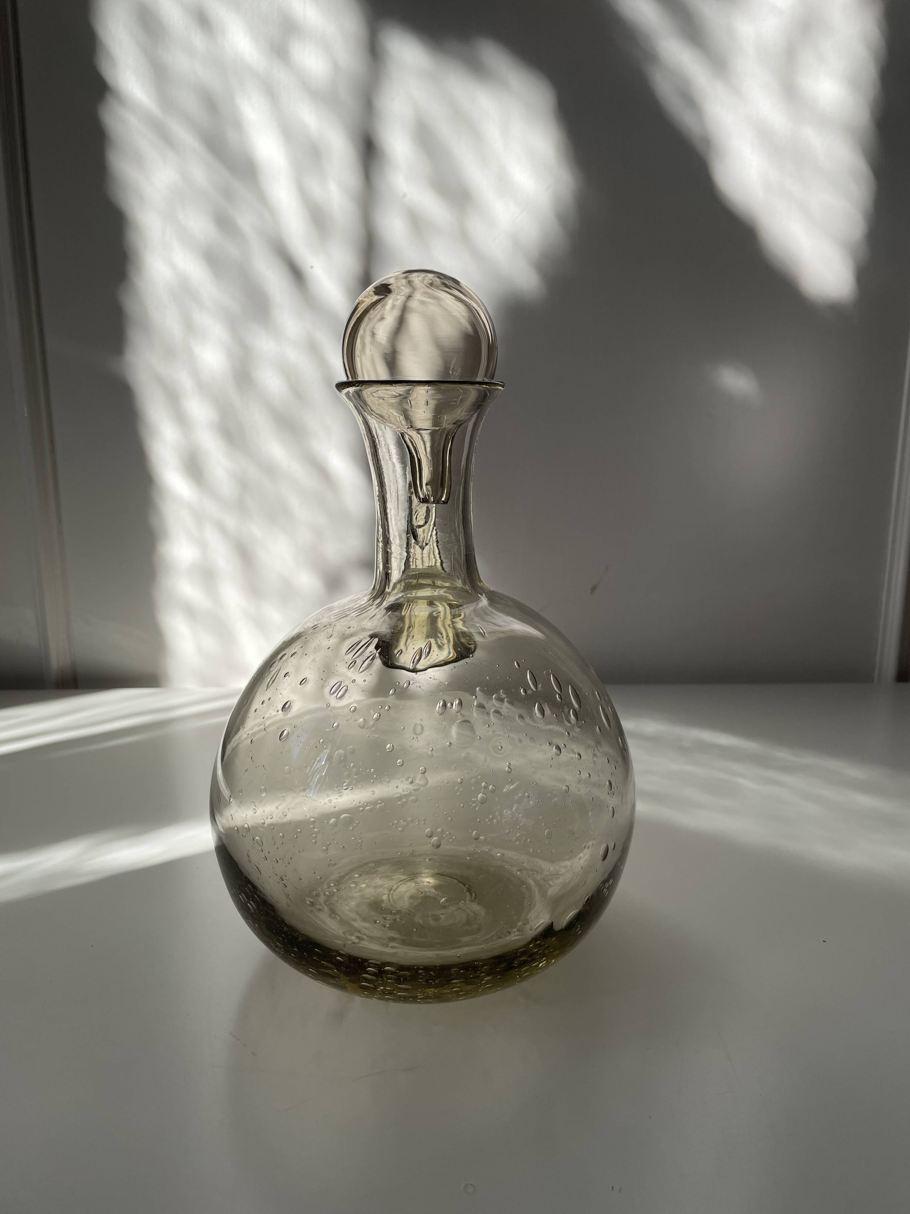 Bubble glass carafe