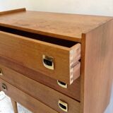 Dresser with 4 drawers