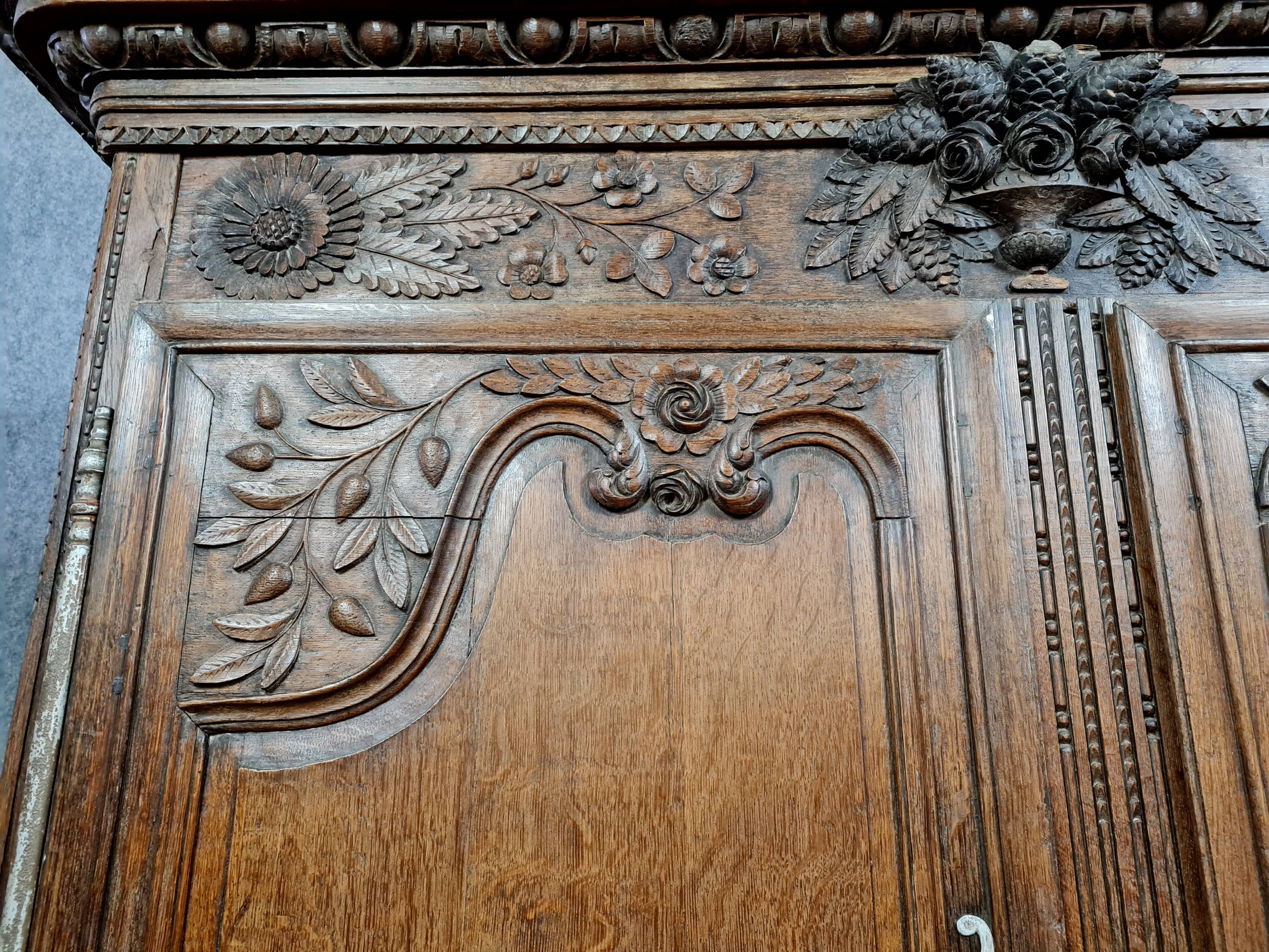 Armoire de mariage Normande de Vire en chêne maillé dit merrain époque