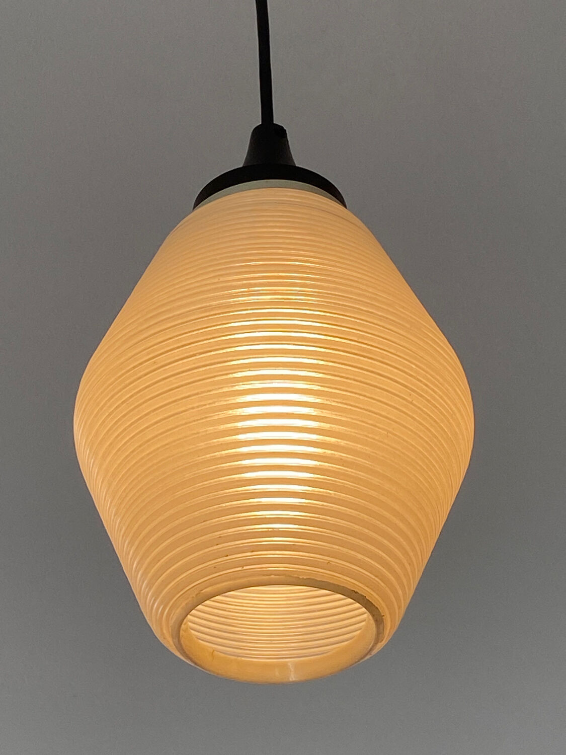 Rotaflex pendant light