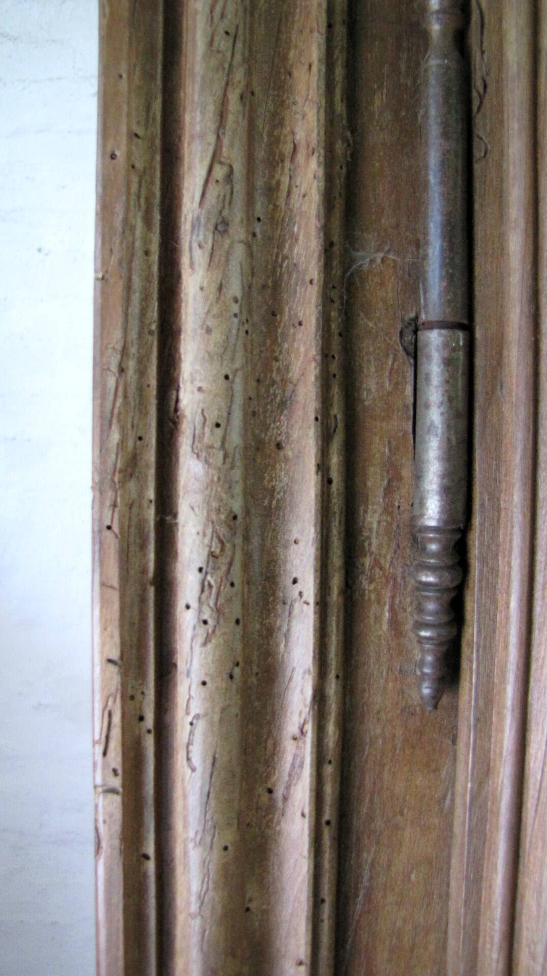 Antique baroque cabinet in solid oak