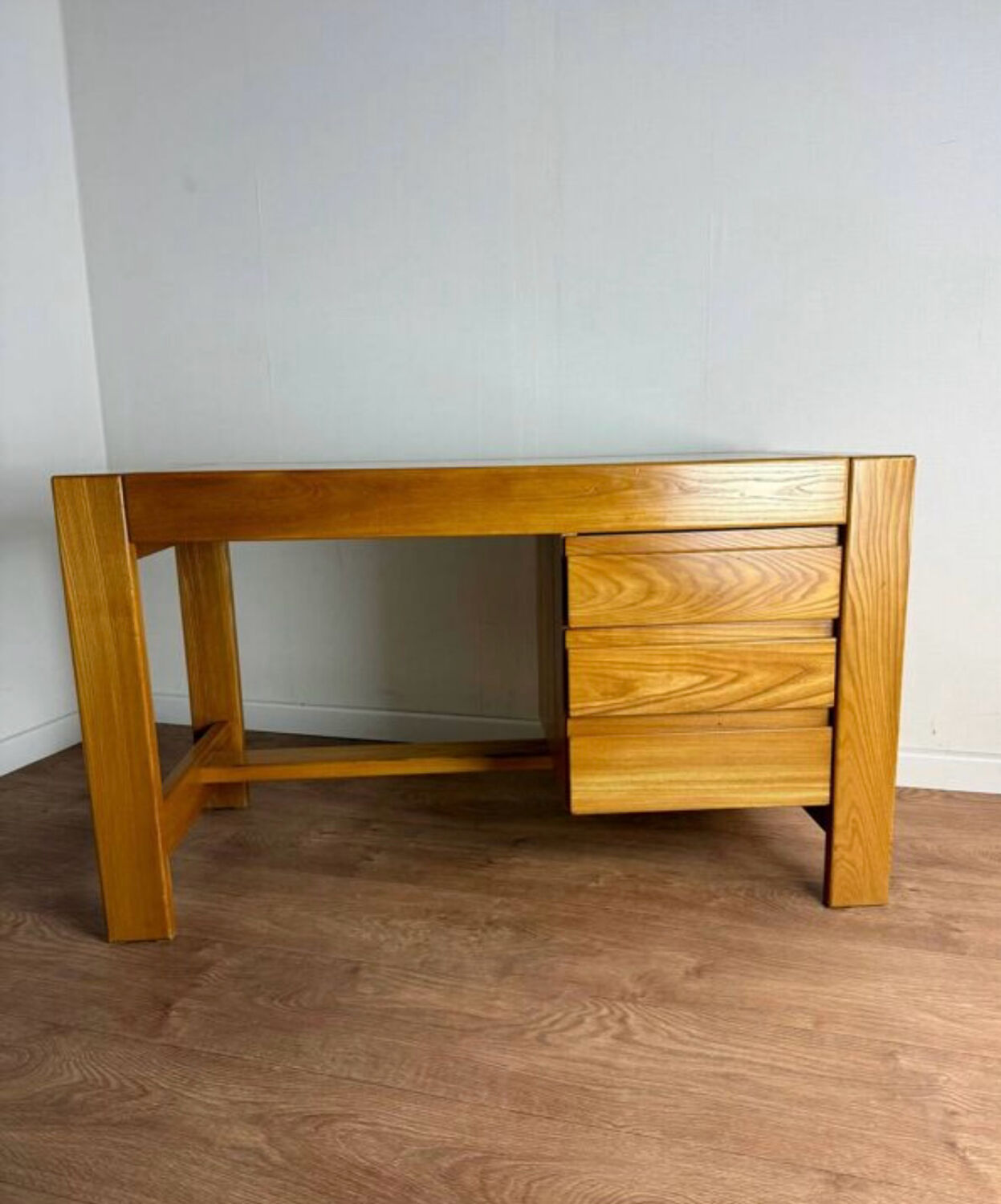 Desk made of solid elm wood