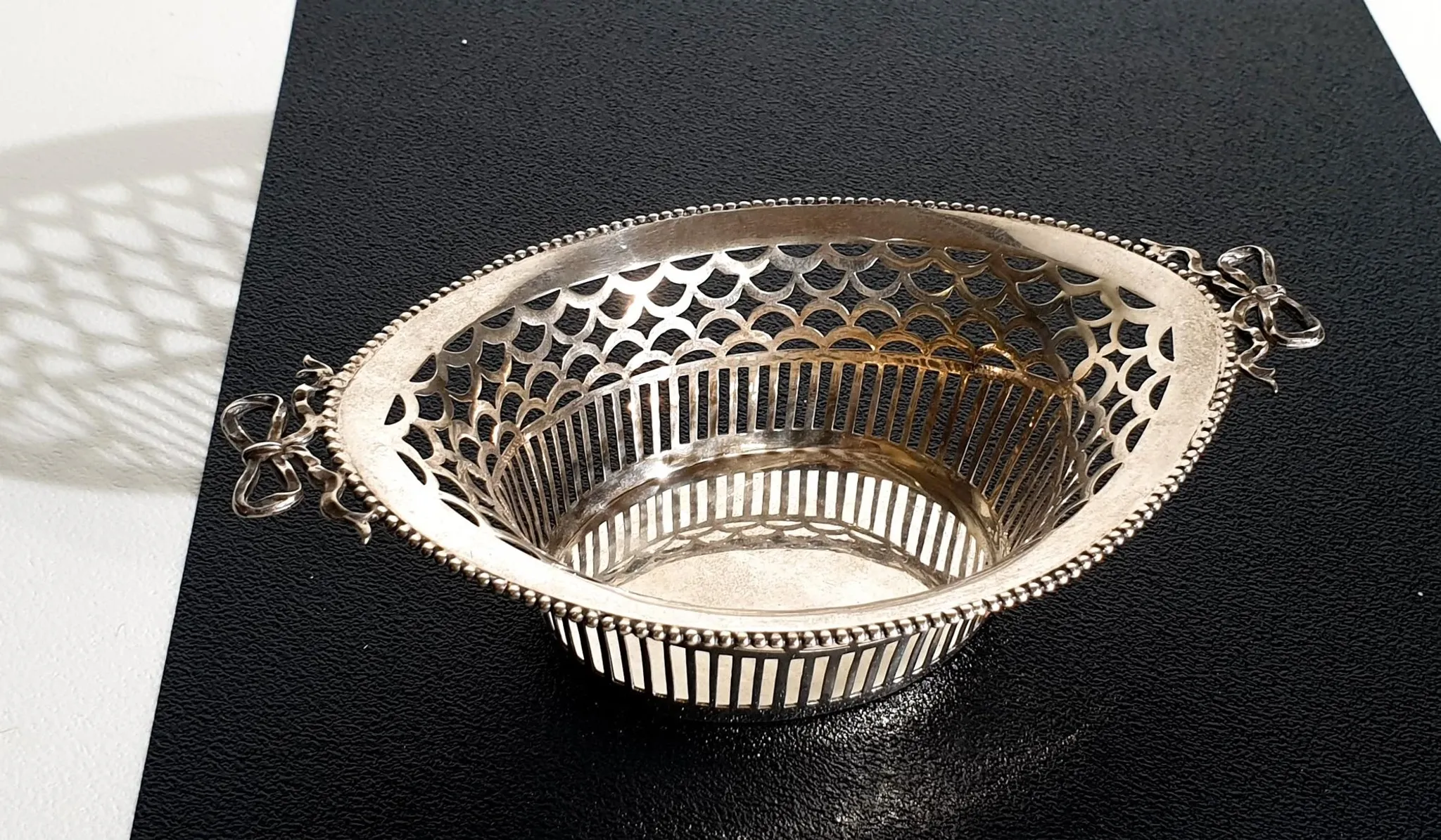 Silver bonbon basket with bows – Van Kempen, Begeer & Vos, 1934