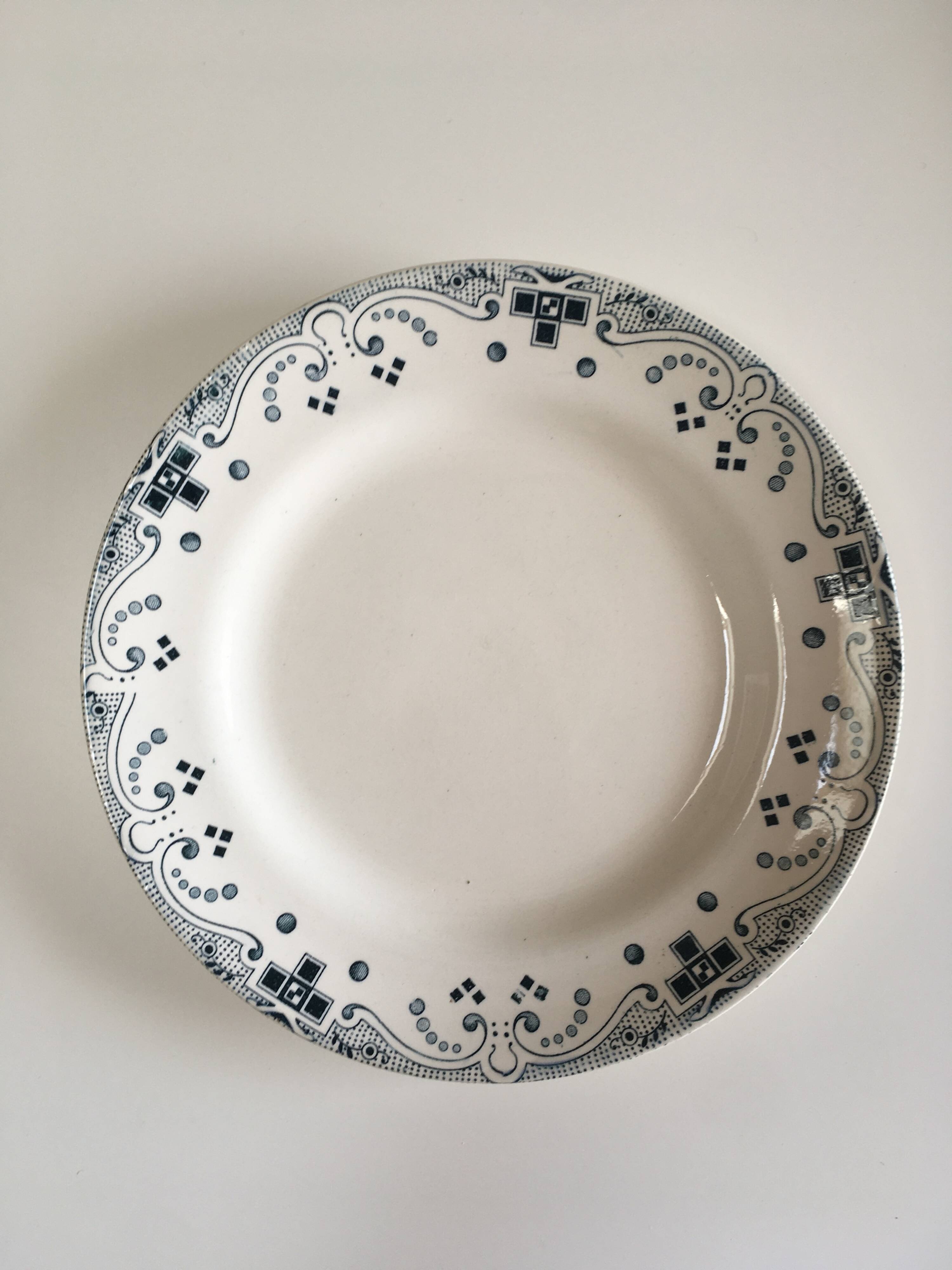 8 plates Moroccan model in earthenware - French manufacture