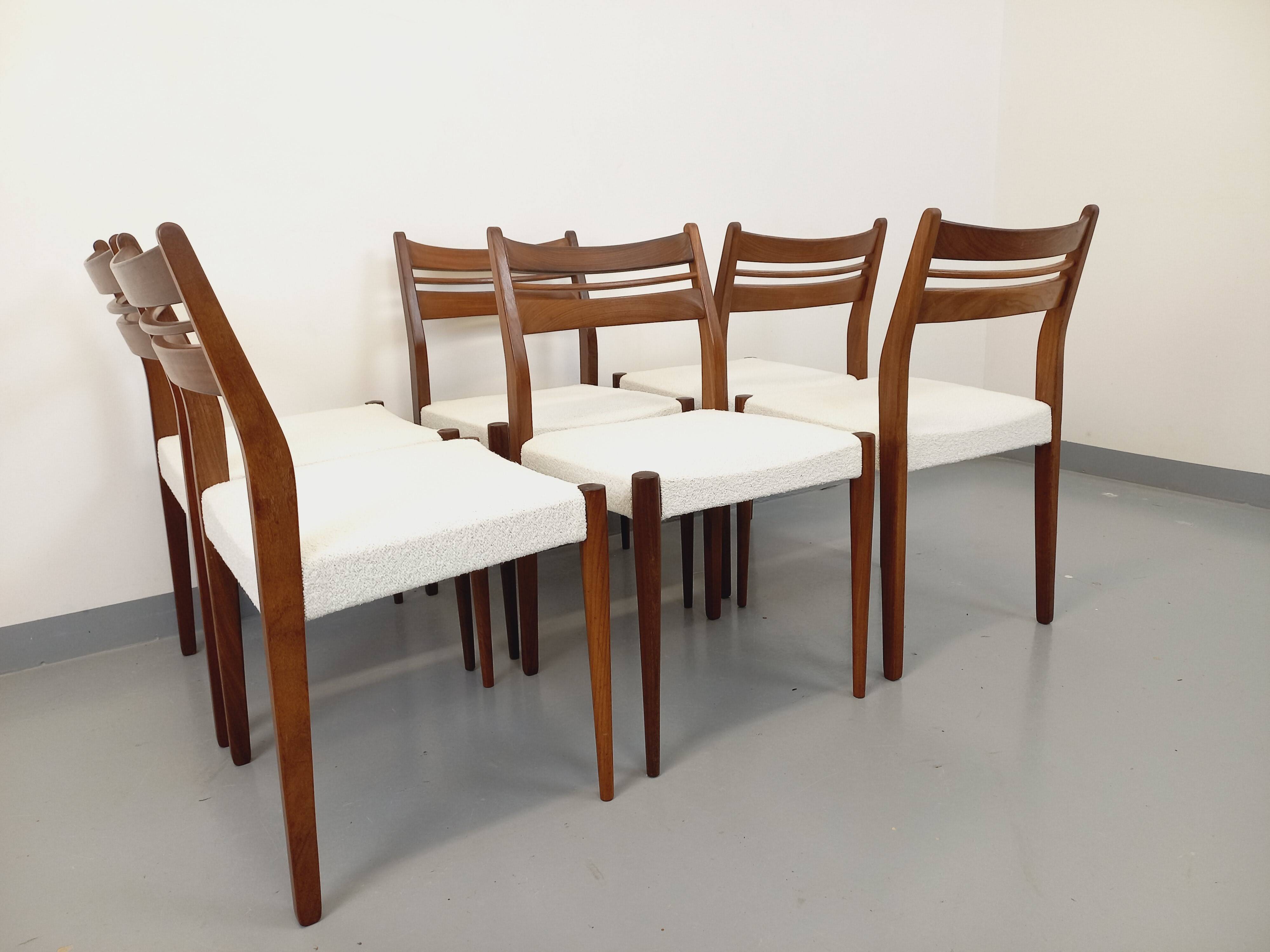 Set of 6 vintage Scandinavian chairs in teak and bouclette fabric from the 60s
