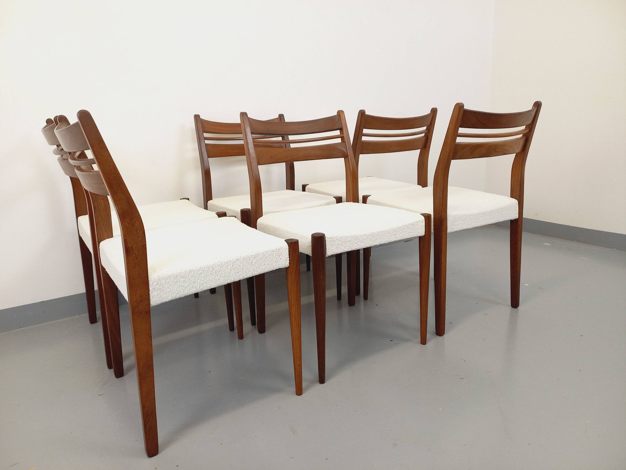 Set of 6 vintage Scandinavian chairs in teak and bouclette fabric from the 60s