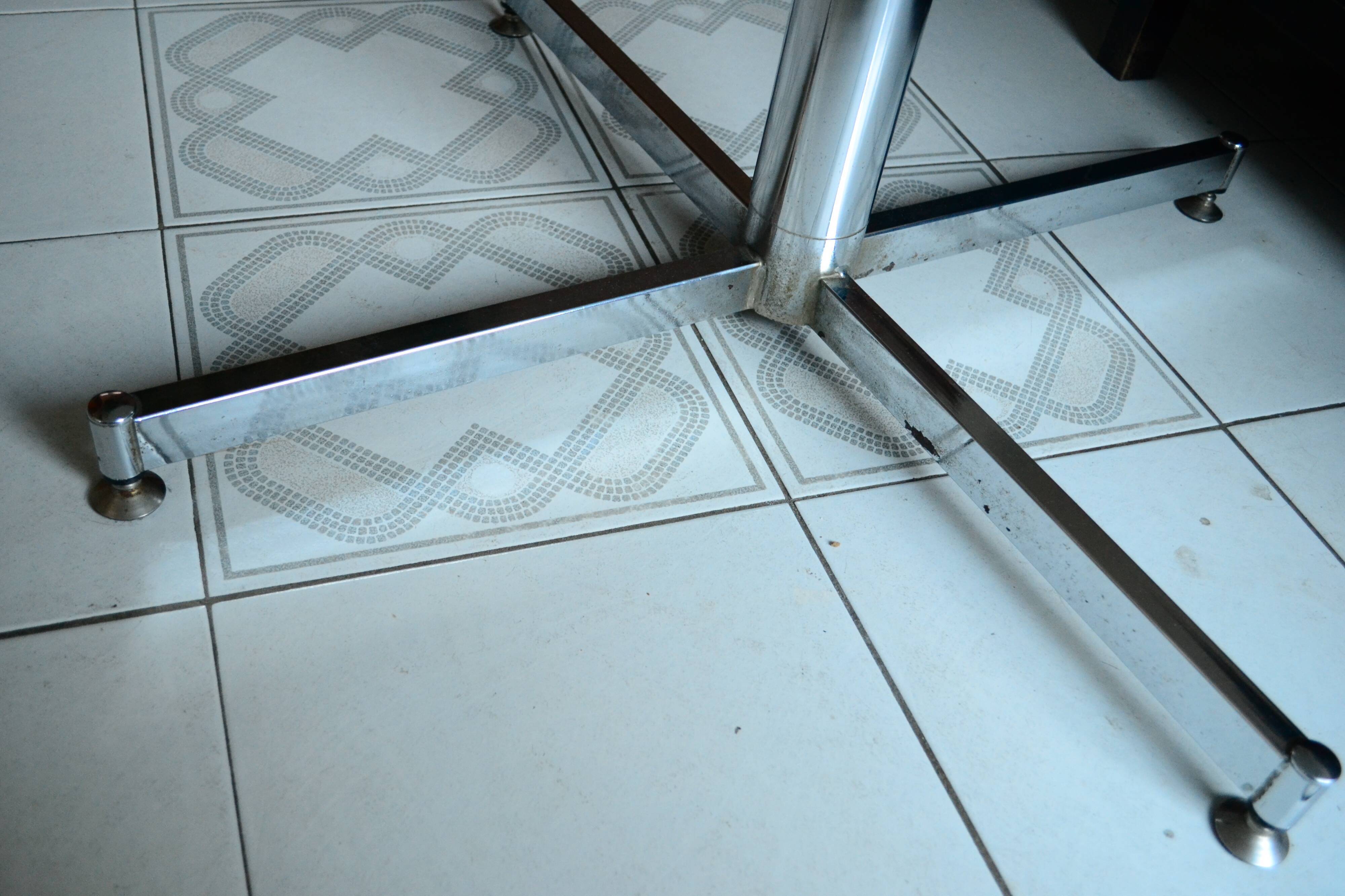 Formica roundtable 60/70