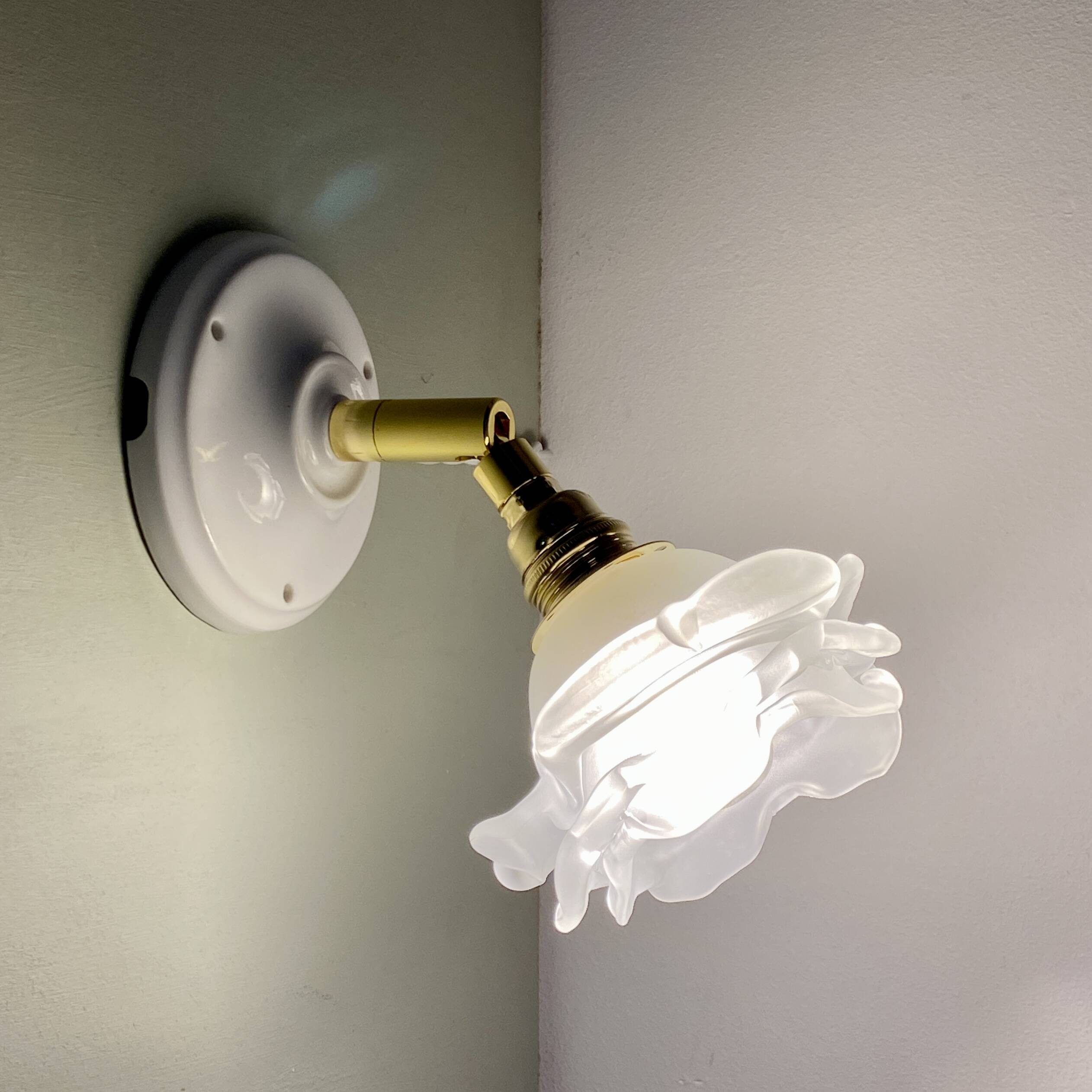 Vintage tulip wall lamp in frosted glass in the shape of a flower